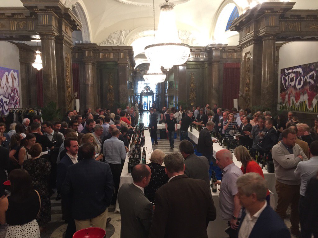 MoatVintners's tweet photo. Another excellent @MatthewSJukes Australian Top 100 wines (well 237 actually!) .. always a great event. https://t.co/OqPIBmm4ZX