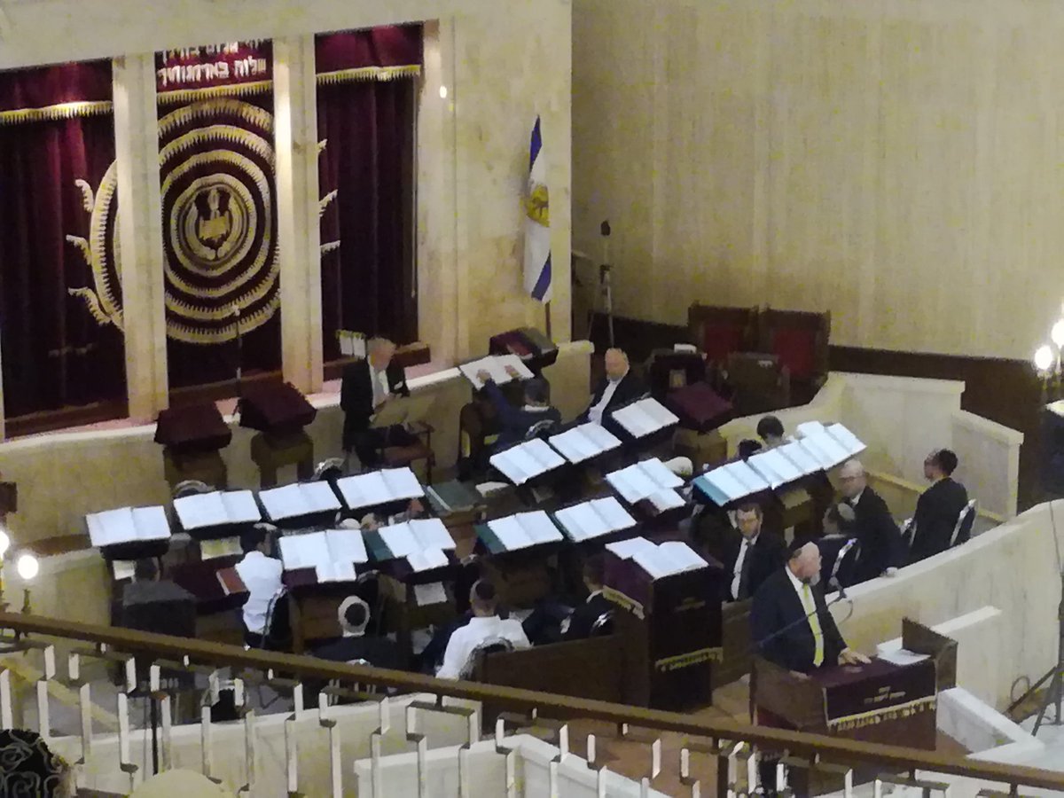 sharonradley1's tweet photo. Inspirational festive tefillah in The Great Synagogue #YY50 with @Mizrachi_UK. @TheTribeUK @UnitedSynagogue https://t.co/OU3VTFPrsS
