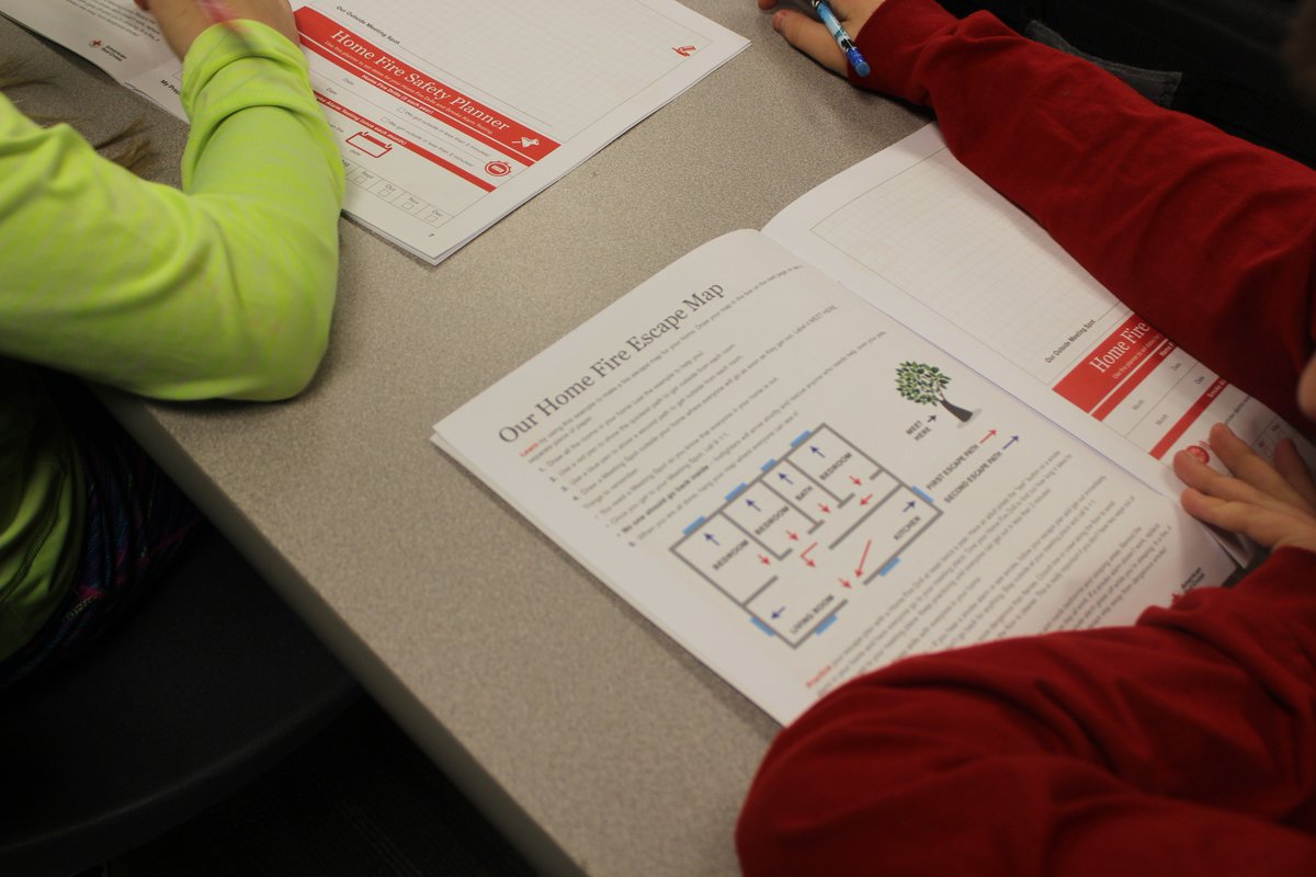 RedCrossDakotas's tweet photo. Our team had fun in Hawley, MN teaching #ThePillowcaseProject today! 250+ students are now prepared in case of an emergency. #RedCross https://t.co/vQ69x3npZj