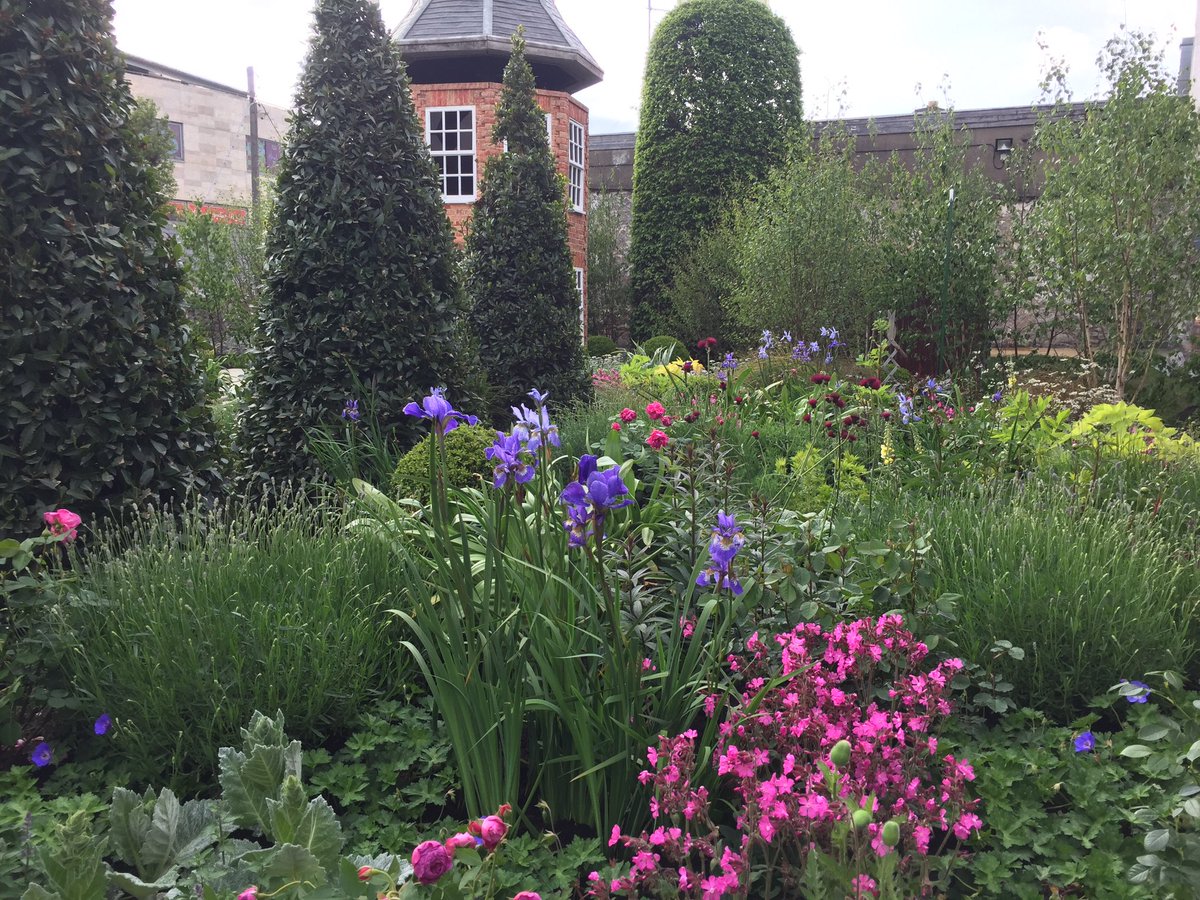 <a href="/DiarmuidDesigns/">Diarmuid Gavin</a>, Garden of pure imagination <a href="/DundrumTC/">Dundrum Town Centre</a>