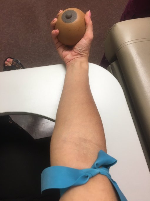 1 pic. Getting tested #squeezethatboobie! #knowyourstatus #stdprevention https://t.co/xc8d9zJXu5