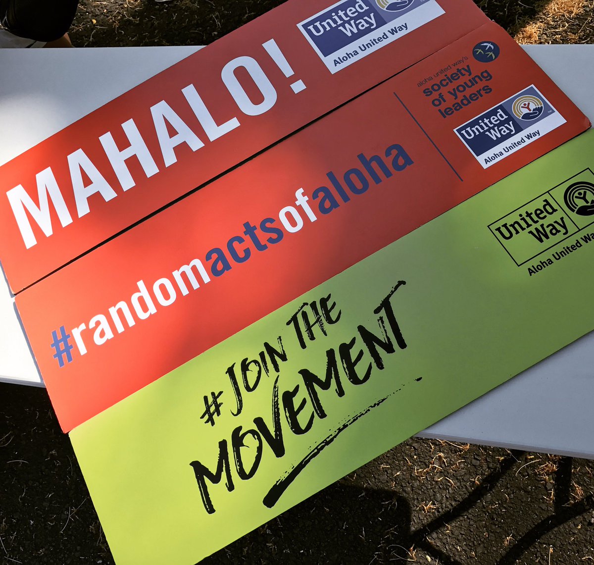 alohaunitedway's tweet photo. Say #Mahalo to those who help you or pay it forward with some #RandomActsOfAloha. These are some ways you can #JoinTheMovement. https://t.co/VGoz01kUIm