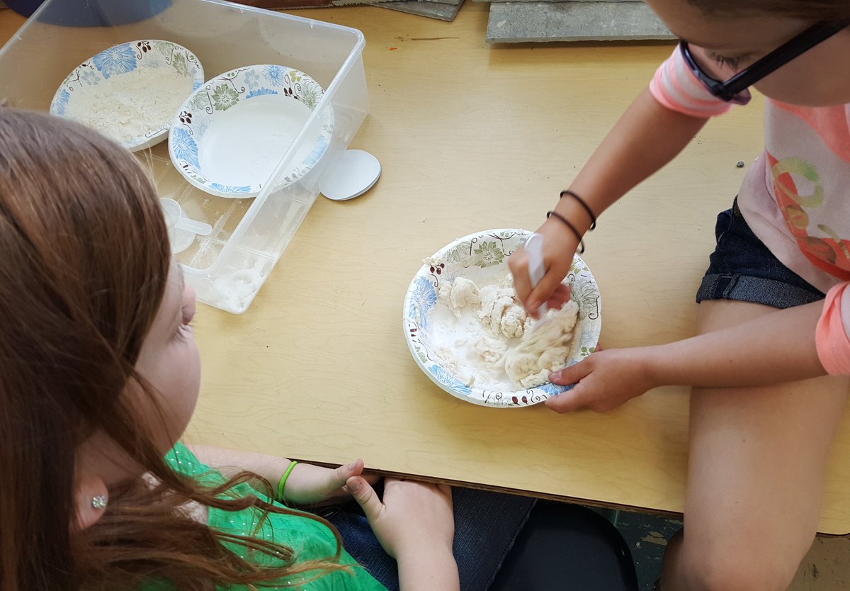 jrpilyih's tweet photo. Trying to improve low-quality @PlayDoh to make high-quality! Imagine what we should change. @EiE_org @remakelearning #WhattaMess #engineers https://t.co/Fj5fbEKfh3
