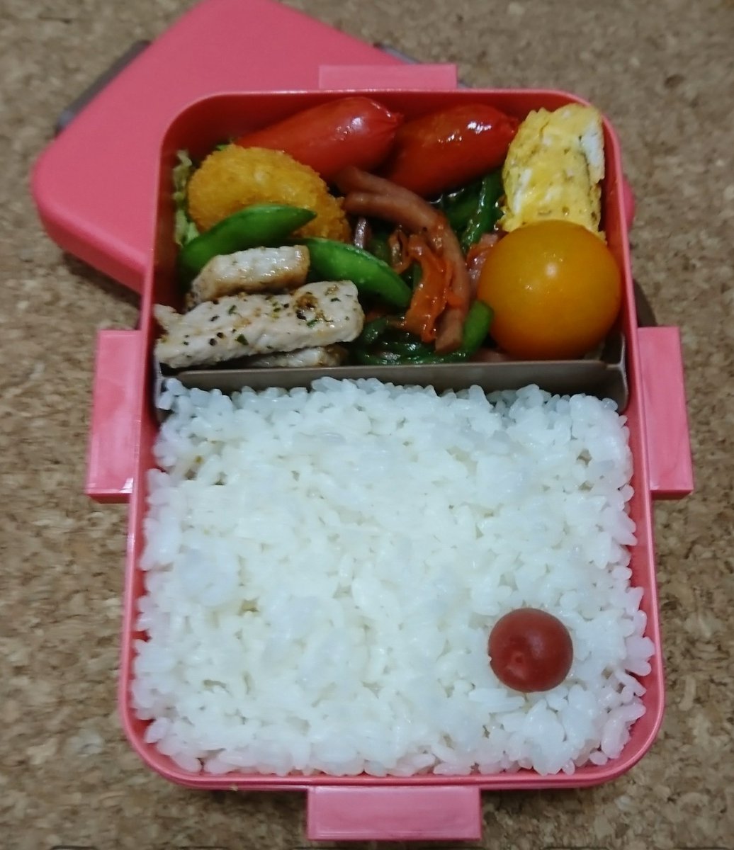 Momo On Twitter 今日のお弁当 うん 卵は買った お弁当に玉子焼きが入ってないなんて 寂しすぎた昨日 毎日１人分のお弁当なので 冷凍食品は １つ買うと消費するまで って久し振りに使ってみると コロッケ美味しい たまにはいいもんだ と思いました お弁当 お昼