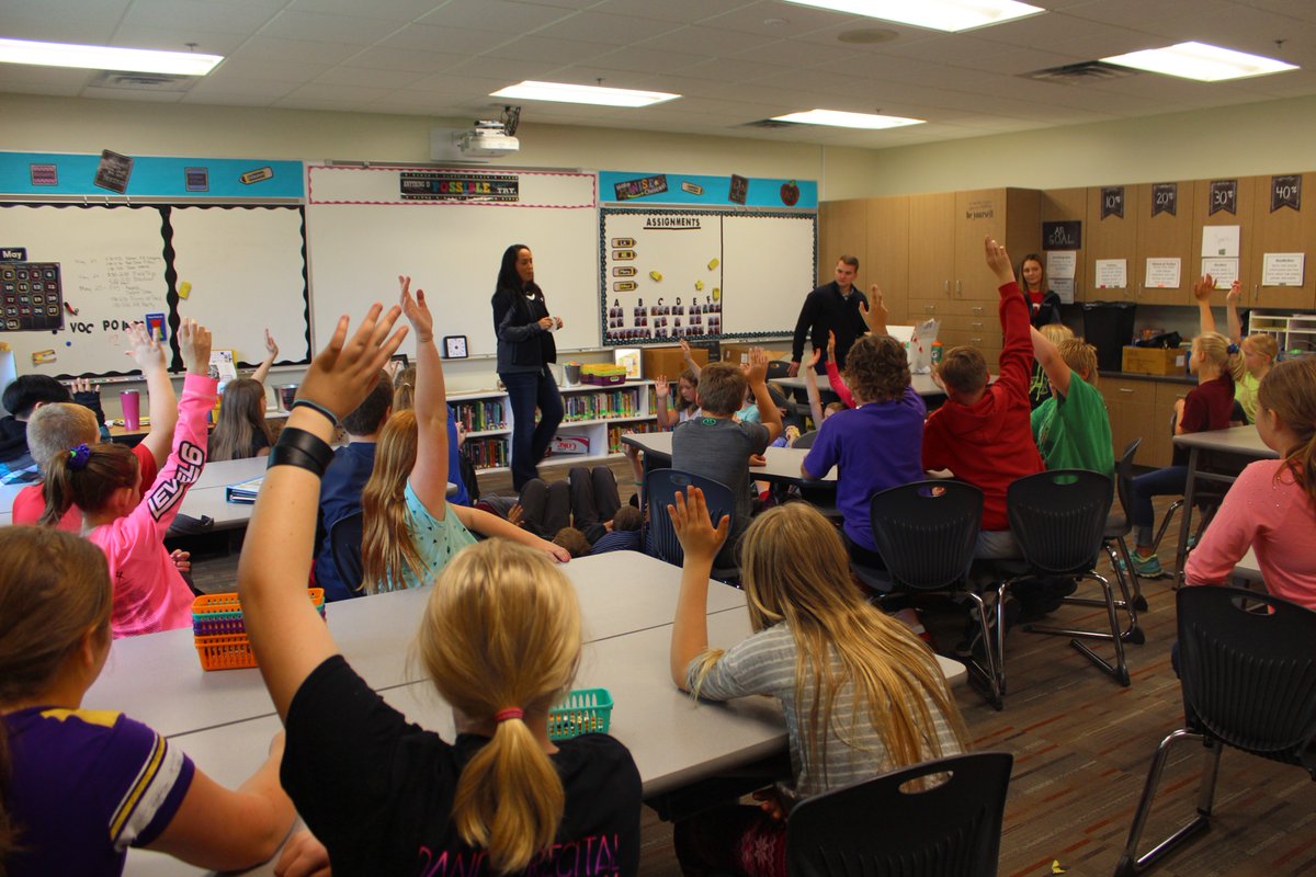 G_Hjelmstad's tweet photo. It was great being back in Hawley with @RedCrossDakotas teaching #ThePillowcaseProject! 250+ kids are now prepared for an emergency! https://t.co/Wkegih7gNF