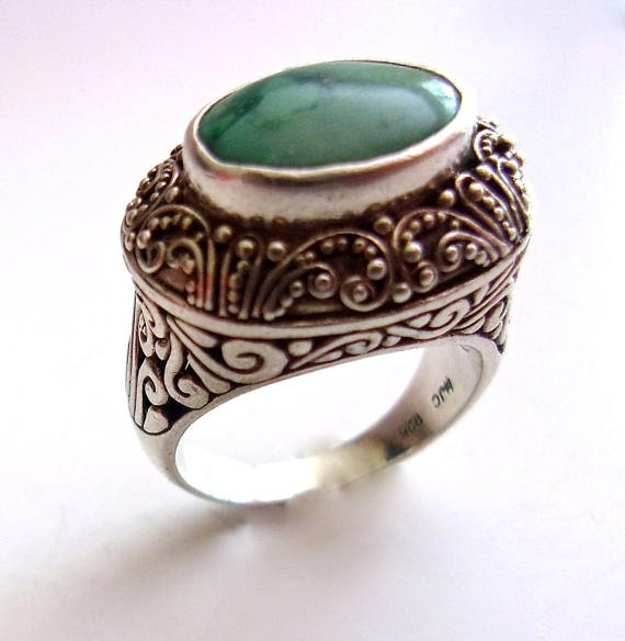 renaissancefai's tweet photo. https://t.co/4BCHmcoAnc #size10ring #samuelbehnamring #sterlingsilverring #ornatering #vintagering https://t.co/hUs2Ikhp37