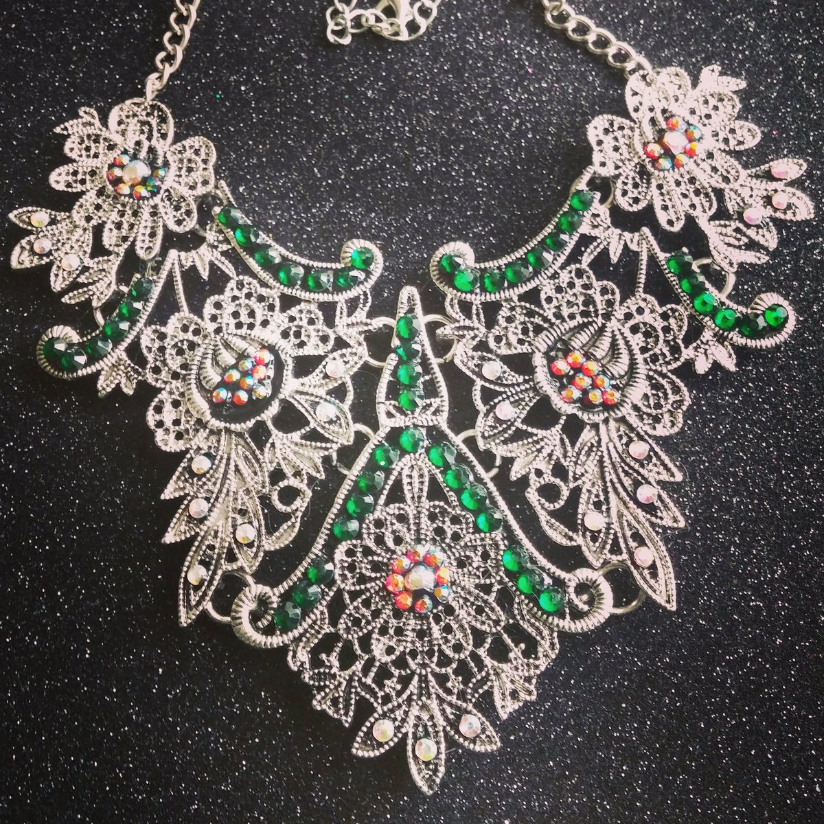 GypsyGem927's tweet photo. Home sick, so I sparkled up some #jewelry #emeraldgreen #siam & #CrystalAB #burlesque #GypsyGemCustom #forsale https://t.co/pJzdJb5DK3