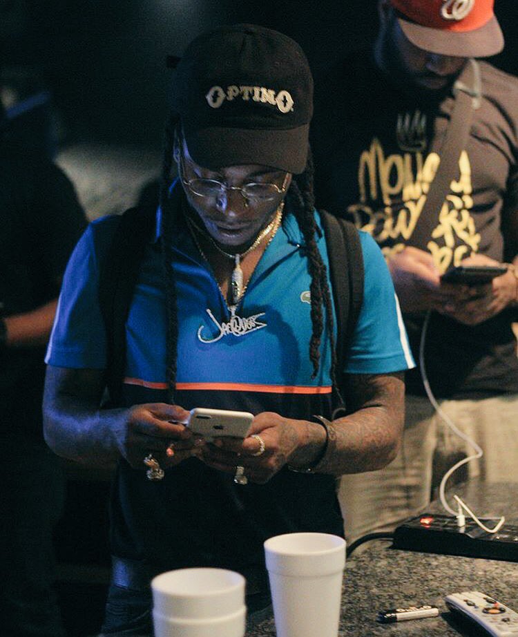 zelly2faymus's tweet photo. Studio vibes w/ Jacquees X #FYB.. #optimocigars #2faymus https://t.co/XTtQBsjyvS