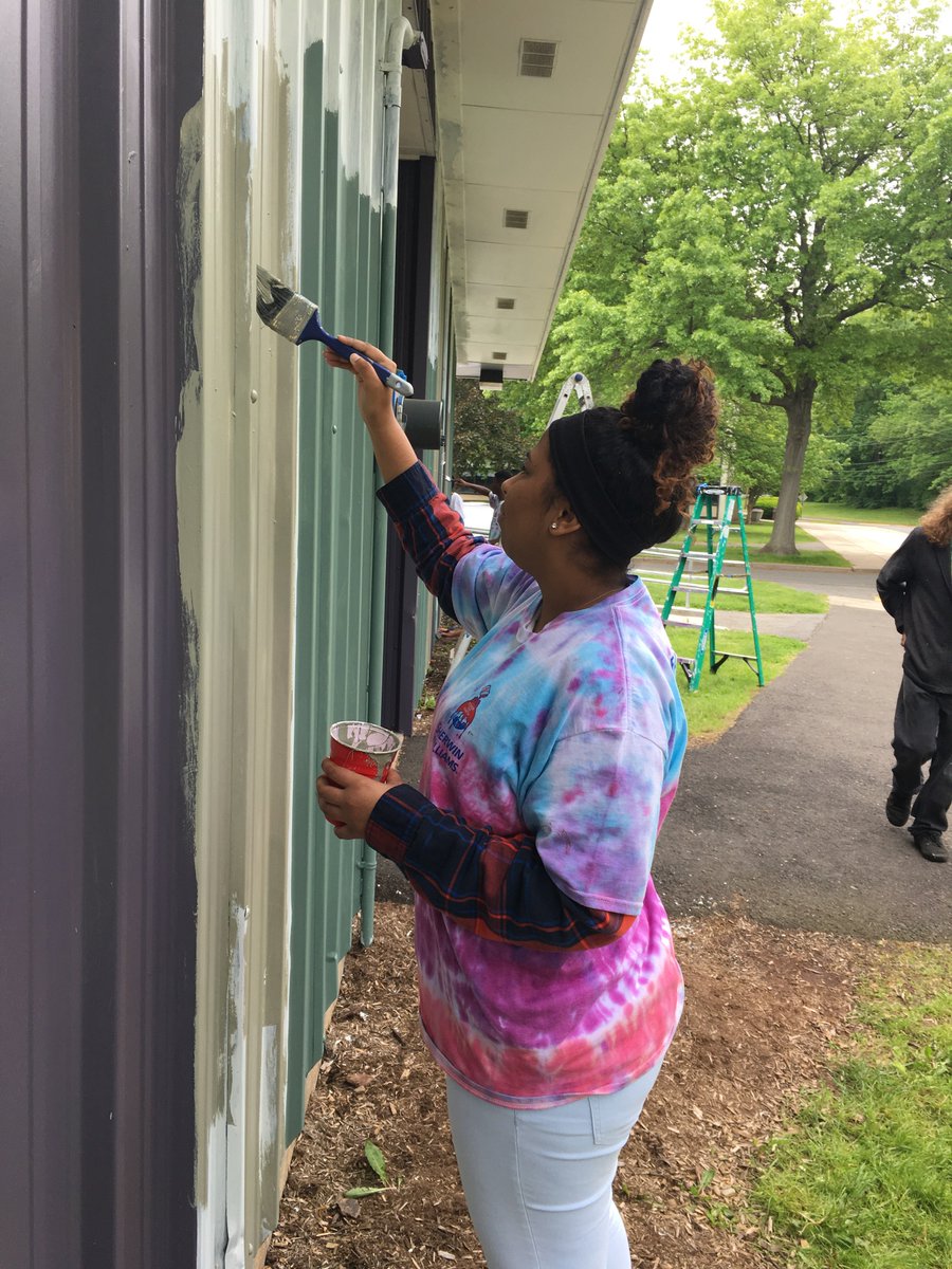 CCEA_Hartford's tweet photo. The exterior is coming out fantastic at The Reach building in West Hartford! #Letspaintct @wernerladderco @PurdyPaintTools @SherwinWilliams https://t.co/Dz4y2tuhah