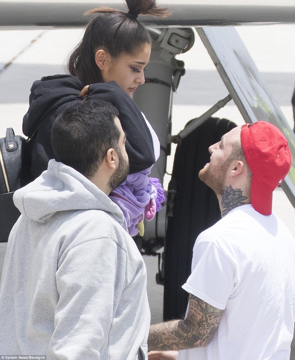 kylieviibes's tweet photo. Pictures of ariana and mac after manchester! #silenceformanchester https://t.co/PV7ehAxpZN