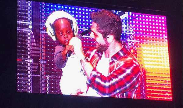 enews's tweet photo. Thomas Rhett's baby girl Willa has already experienced the world of country music, joining her dad on stage: https://t.co/faosiPZZY2 https://t.co/7N24wo18ab