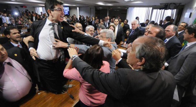 Ver imagem no Twitter Ver imagem no Twitter