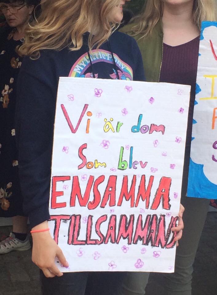 "Vi är dom som blev ensamma tillsammans" #RaddaHumfry <a href="/malmostad/">Malmö stad</a> <a href="/anders_rubin/">Anders Rubin ⭐️⭐️</a> @NoriaManouchi <a href="/J_ofverbeck/">Johanna Öfverbeck</a> <a href="/martastenevi/">Märta Stenevi</a>