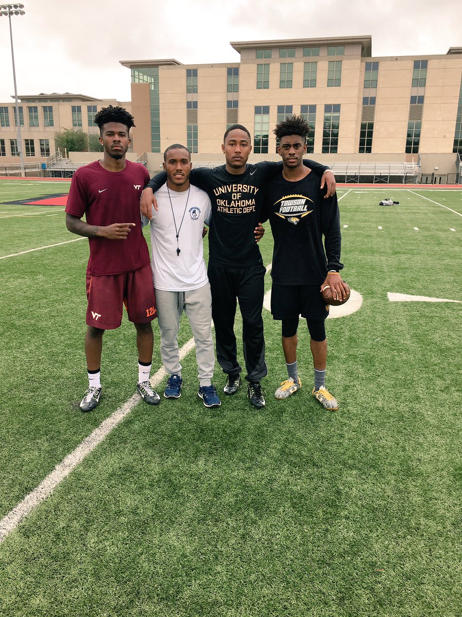 Nigel__Rios's tweet photo. Never a day off with these guys @fitch_Boss @JaylenTwyman @PeeMot11 @djgraham30 #IronSharpensIron #ComeGetSomeWork #CollegePrep #NextUp https://t.co/dLdewNrJ6f