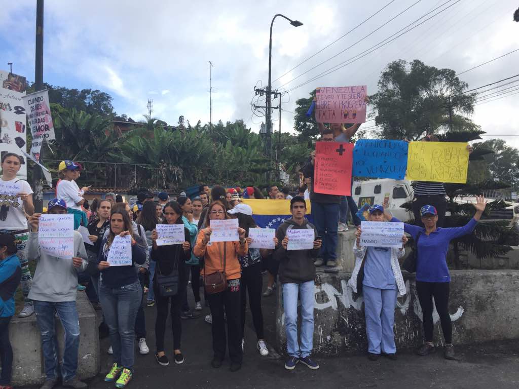 josyfernandez's tweet image. #23M Nuestro pueblo salió a las calles luego de la arremetida del gob. Ojalá en algún momento de la historia Vzla se parezca a San Antonio.