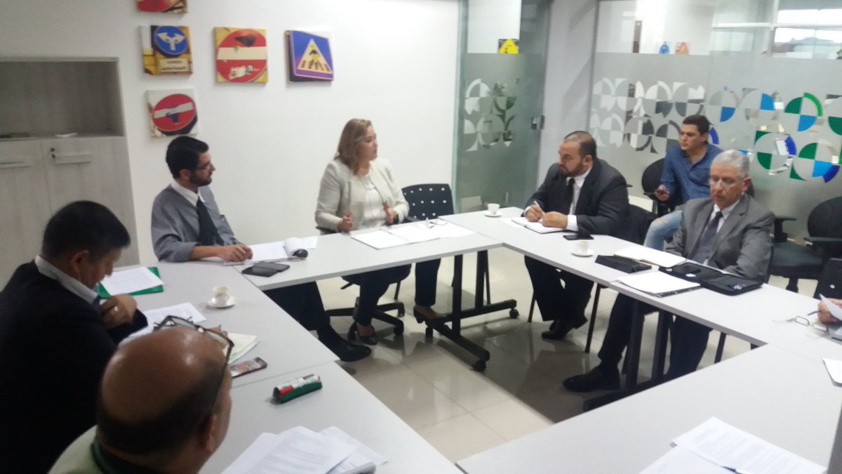 asu_transito's tweet photo. Reunión entre directivos de la @ParxinAsuncion y jefes P.M T Asunción 
https://t.co/rUdHBBL0Jt
@AsuncionMuni @Ferreiromario1 https://t.co/ZOSyIF1Sta