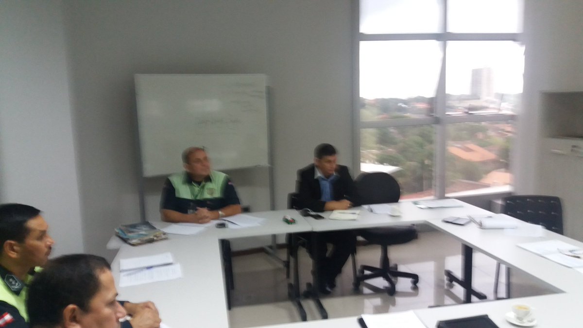 asu_transito's tweet photo. Reunión entre directivos de la @ParxinAsuncion y jefes P.M T Asunción 
https://t.co/rUdHBBL0Jt
@AsuncionMuni @Ferreiromario1 https://t.co/ZOSyIF1Sta