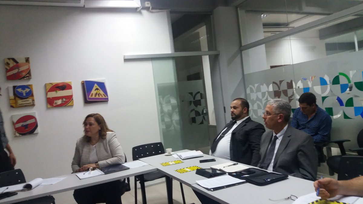 asu_transito's tweet photo. Reunión entre directivos de la @ParxinAsuncion y jefes P.M T Asunción 
https://t.co/rUdHBBL0Jt
@AsuncionMuni @Ferreiromario1 https://t.co/ZOSyIF1Sta