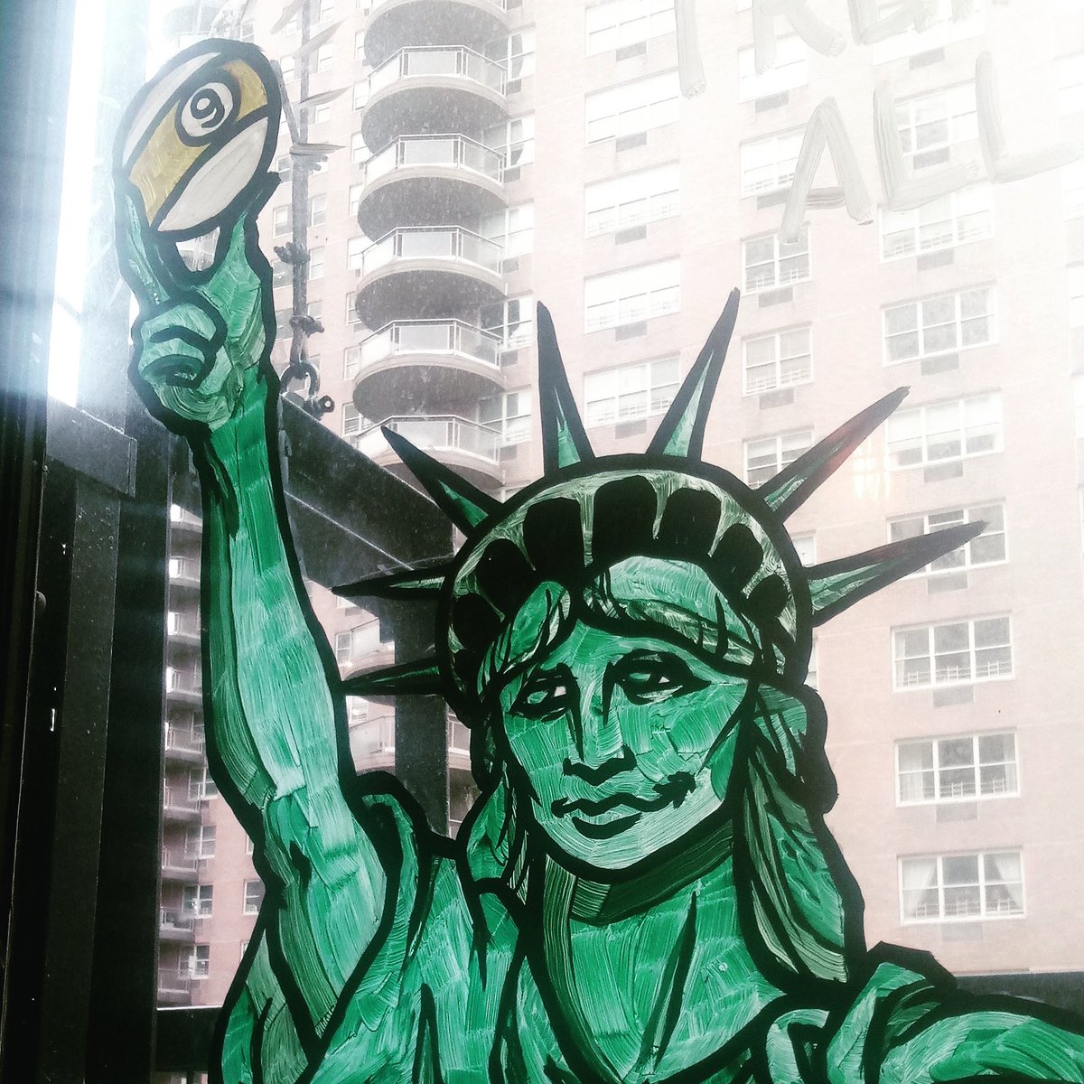 ESBilliards's tweet photo. @everybody @NYC Lady Liberty Knows a good happy hour when she see's one. $4Beer,5shots,$6 mix. #Happyhour #UES #pool #86street https://t.co/4h8PsG9aGq