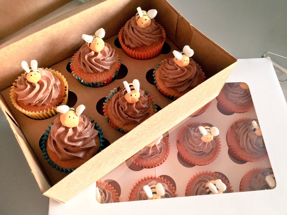 BraysBakeaway's tweet photo. Cupcakes going to hospitals for the people working tirelessly to save as many as they can 🐝#manchesterattack #westandwithmanchester https://t.co/KKfae2ey3Q