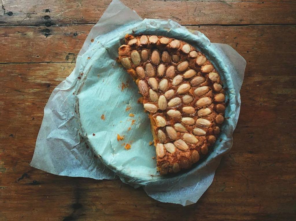 Unneeded to use up a tonne of eggs yesterday and this cake is always a good one. Flourless mandarin and almond cak… ift.tt/2qTowWH