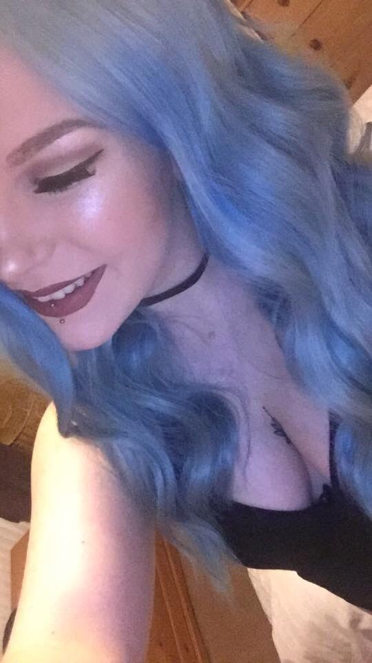 Becky13331's tweet photo. Blue hair 😊😘 https://t.co/bJ4ooIdk2k