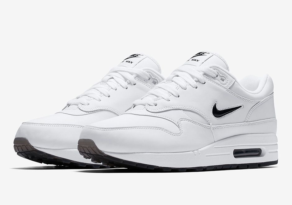 SneakerNews's tweet image. The Nike Air Max 1 Premium SC Jewel drops in 2 colorways on June 5th snkrne.ws/2qhAkQt