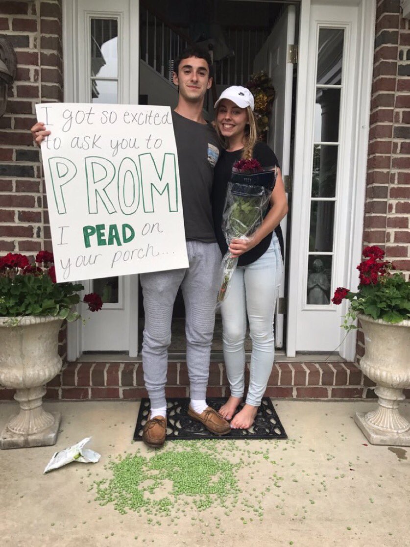 SAHSPromposals's tweet photo. i pead on your porch🙈 @b_mILLy13 &amp; @_jesssmith2 https://t.co/Aa0dGgAuuJ