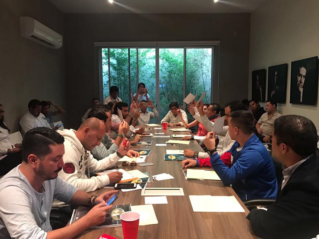 AaronVerduzco's tweet photo. Sesión #CONEM. Líderazgo y Causa Social #FEUANCONTIGO https://t.co/eVSCakED1k