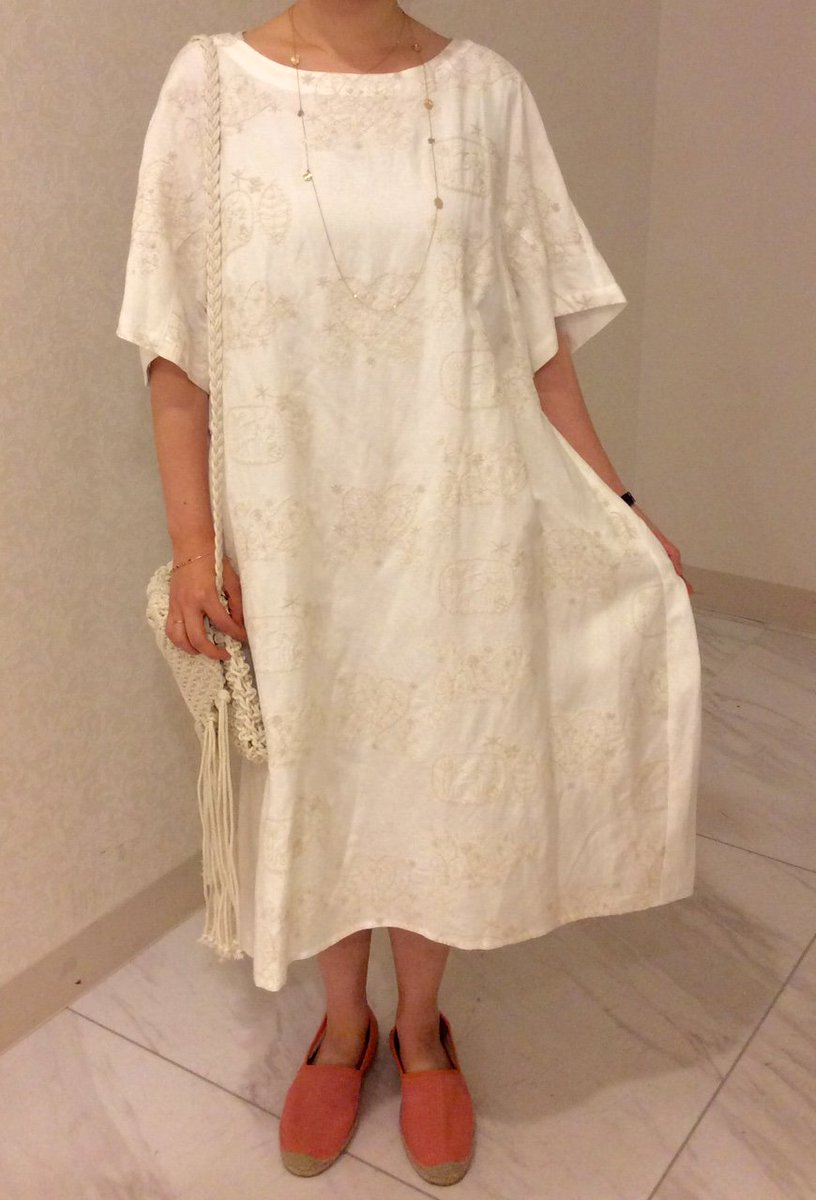 Uzivatel 博多阪急 Na Twitteru 麻 レーヨン生地のバルーンワンピース 今年人気の花 猫 鳥 全てを刺しゅうで取り入れた贅沢な1枚です 手洗いできるところも嬉しいポイント 物語のような刺しゅうをご覧ください ワンピース Ll 30 240円 ショルダーバッグ