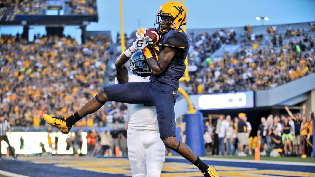 _ALLHANDS's tweet image. College Football Season Where You At?? #TuffTraining #AllhandsFam 
Loading........