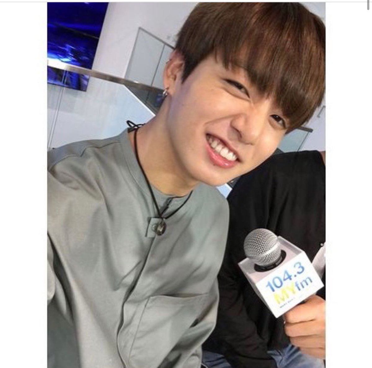 JungkookChile's tweet image. [RANDOM] ¿Les gustaría que Jungkook hiciera un Cover de la canción "Despacito"?👀😂
#JungkookCoverDespacito