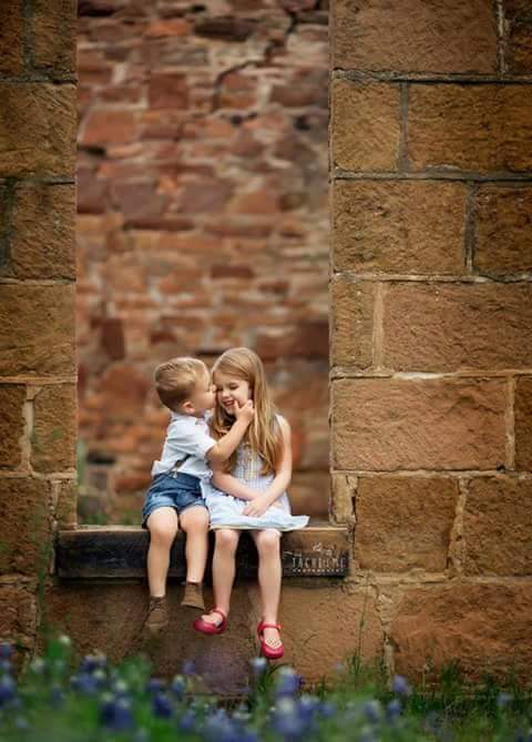 حب وسلام للناس يلي زرعوا جواتنا شغلات حلوة كلمة نظرة موقف لحتى نلجأ لإلها وقت نكون تعبانين ومخنوقين  نتذكرها نأخد جرعة سعادة  ونبتسم