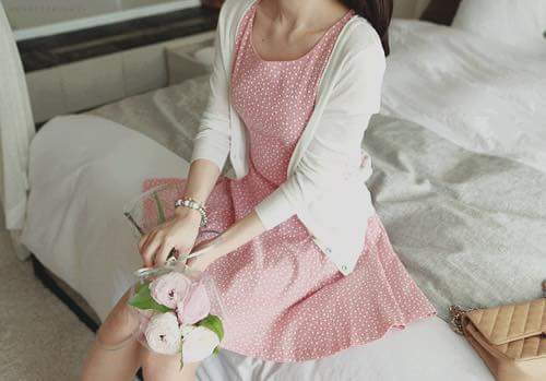 فيك تتجاهل وجعك بس ما فيك تبطل تحس فيه
وفيك تبين انك تمام  بس ما  فيك تكذب على حالك