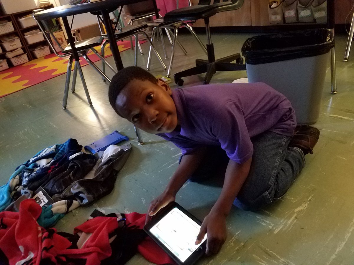 welchgrapes's tweet photo. Technology Day! #nhebrightknights #3rdgraderocks #lastweekofschool @NHE_HCS https://t.co/07csmwcbmZ