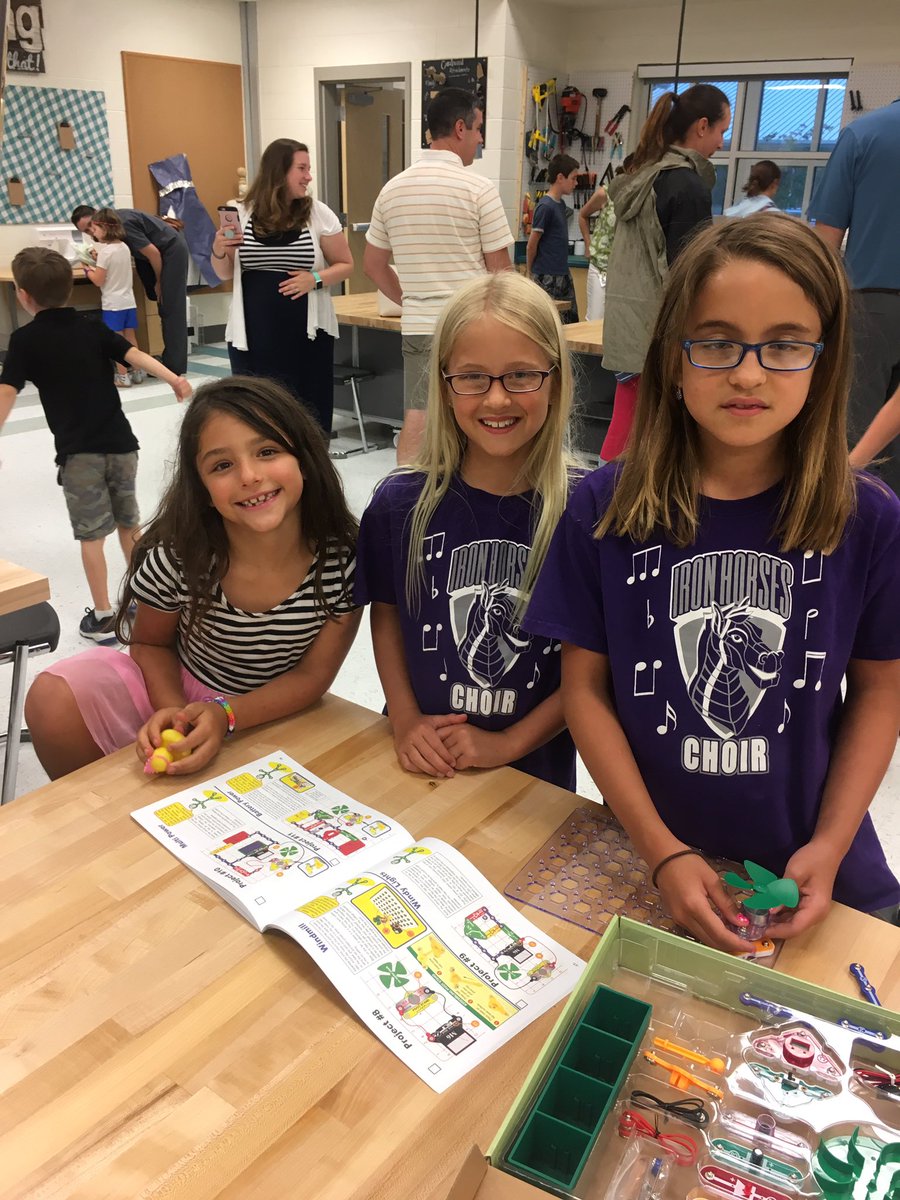 jenna_b_wells's tweet image. Make some! @BP_America @psesteamcoach @MsRosieLMC @bcsdschools #MakerEd #make2learn @Makerspaces_com @SnapCircuits