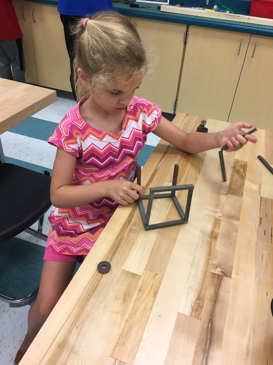 jenna_b_wells's tweet image. Make some! @BP_America @psesteamcoach @MsRosieLMC @bcsdschools #MakerEd #make2learn @Makerspaces_com @SnapCircuits