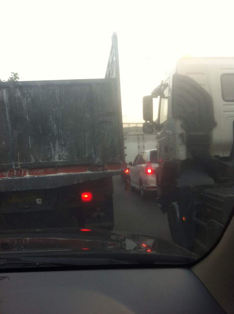 06.36: Simpang susun Cikunir arah Cikampek macet parah. | (P. Musthafa) #Tolckmpk #NewsAndTalk