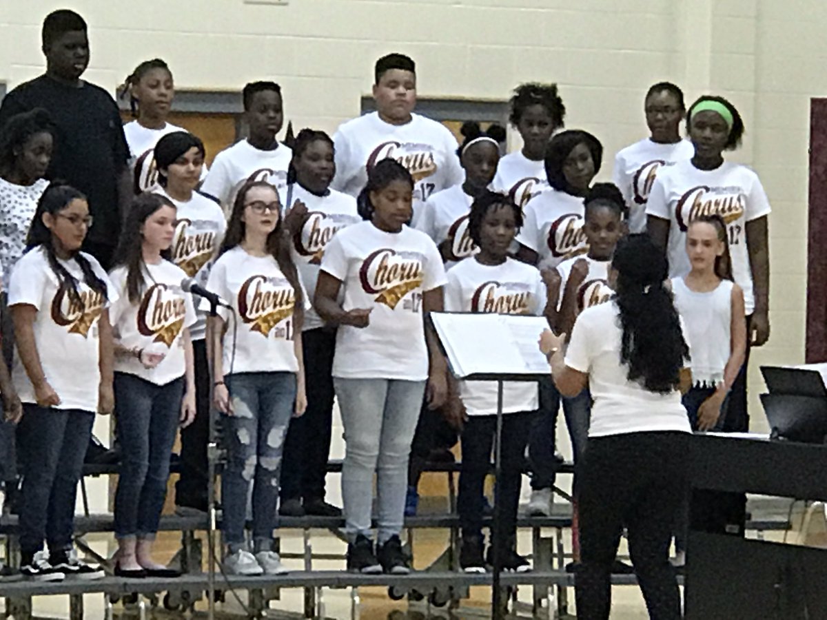 MemorialMS's tweet photo. Advanced Chorus is making us happy...so "Just Be Happy". #springconcert2017 https://t.co/Cd5KxQXyjI