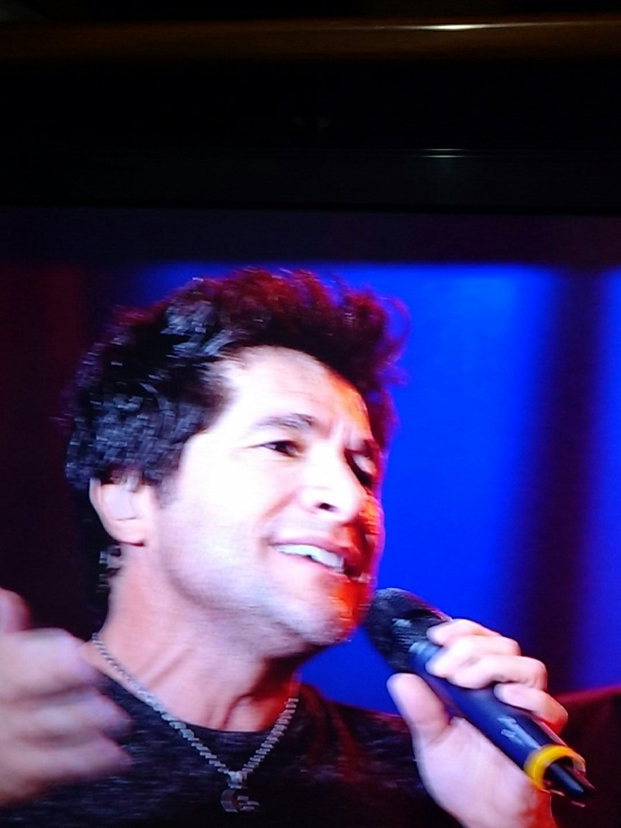 thaisdmelo's tweet photo. @cantordaniel No @multishow arrasando! Pra terminar o dia feliz ! #DanielnoMultishow lindo! https://t.co/mGgKk0xLgZ