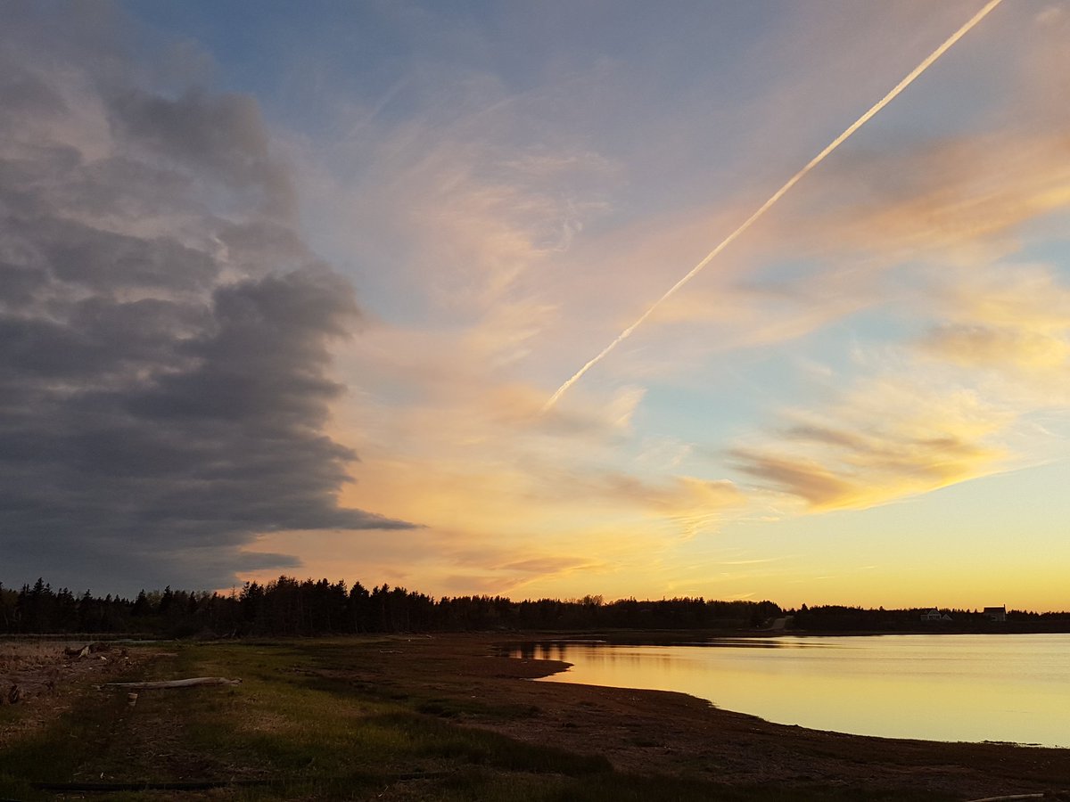 sidneymacewen's tweet image. PEI, you are doing it right this evening...