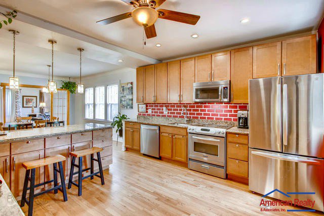 Colorful country #kitchen in Norwood Park! #home #RealEstate 
See more photos: bit.ly/2qsbIpZ