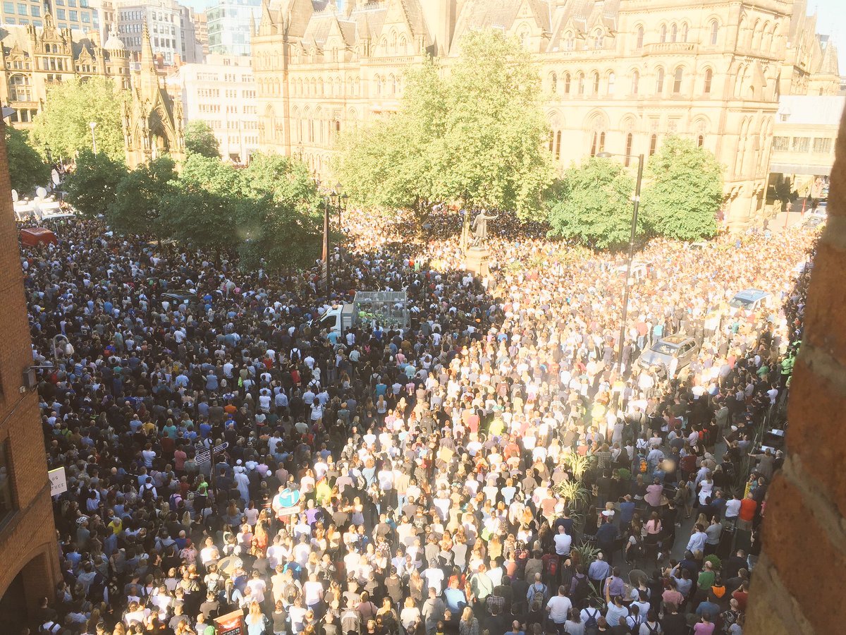 evefrancisholt's tweet photo. Wow,these photos from tonight's #vigil in #manchester say it all. #WeStandTogether in grief &amp; strength, in #lovenothate. #proudtobemancunian https://t.co/c45VhfY08j
