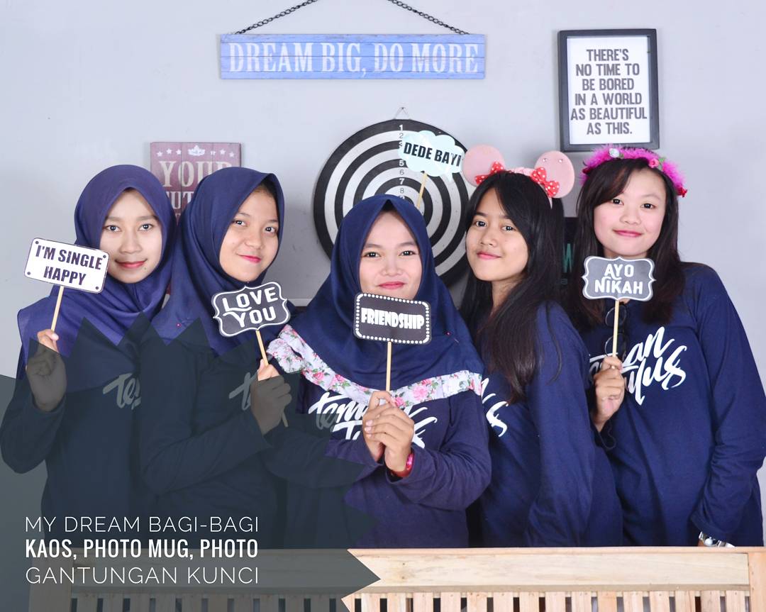 My dream bagi2 kaos, mug, gantungan kunci. Cek instagram <a href="/mydreamproject/">My Dream</a>
