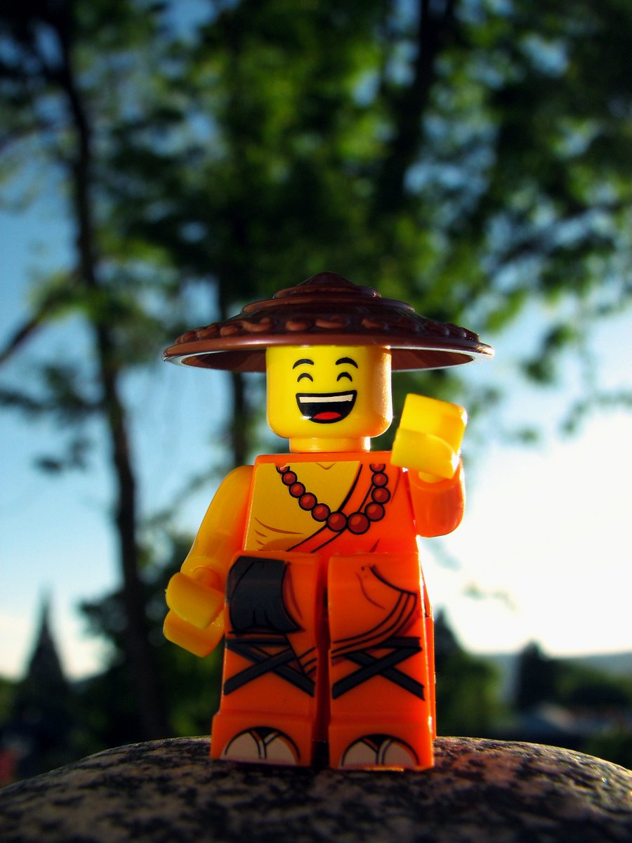 KlyphRa's tweet photo. “There is only one way to achieve lasting happiness. That is simply: Be happy.” 
―@Chris_Prentiss 
@Lego_News1 #zen #happy @legoarte #monk https://t.co/5tF6QSRoVb