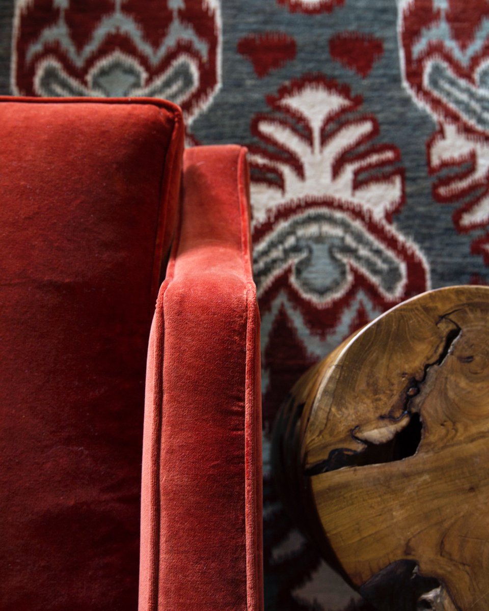 LisaFontaineDS's tweet photo. #texturetuesday combo soft subtle velvet &amp; polished pitted acacia wood ❤️😍 https://t.co/cdBieNxMtA