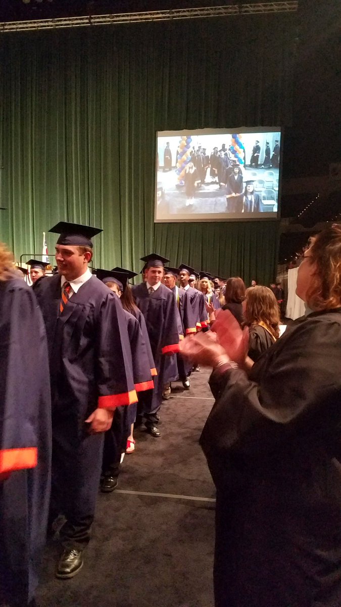 polariscareer's tweet photo. Congrats @BMHSTitans Class of 2017!! @BereaCSD @BereaMidpark17 https://t.co/non2xDMwuB