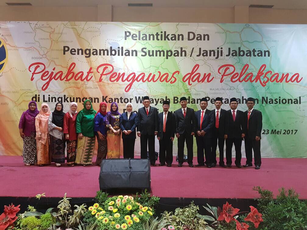 kantahkotabogor's tweet photo. Selamat untuk pejabat yang dilantik, semoga bisa menjalankan tugas yang lebih baik di tempat yang baru dan Semoga semakin sukses. https://t.co/Fm9QzIpU5n