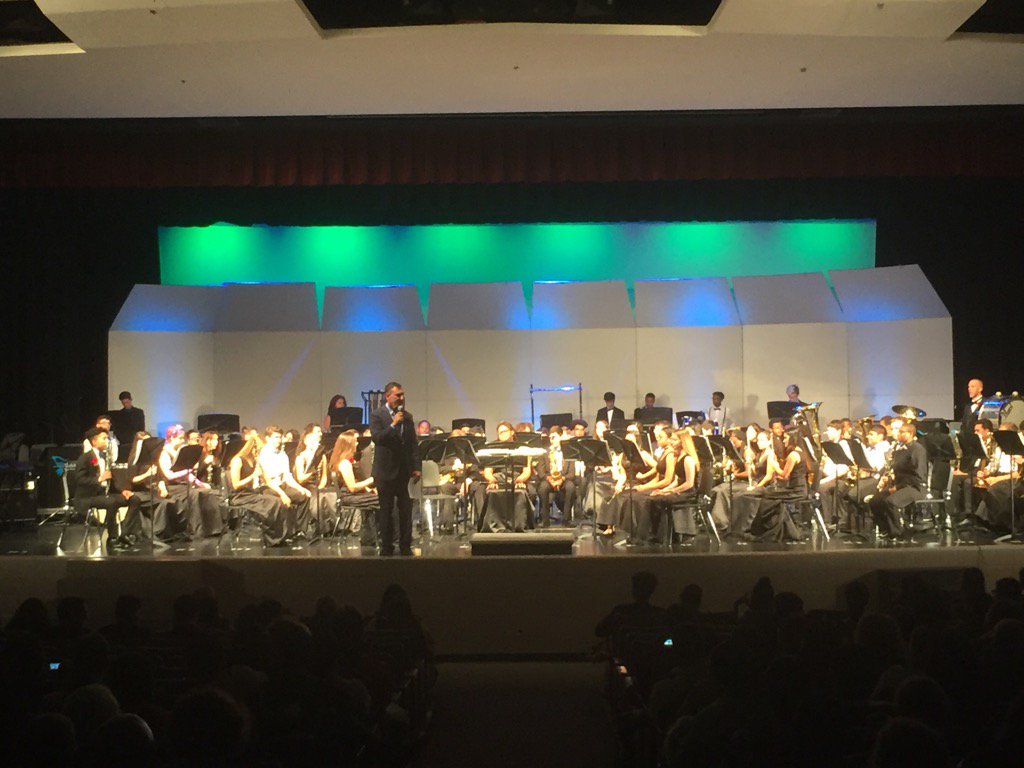 BlakePrincipal's tweet photo. The Symphonic Band, under the dir of both Cameron/Eising. Here they're rocking out to Led Zepplin! @roaringbengals https://t.co/4uuXjIPndJ