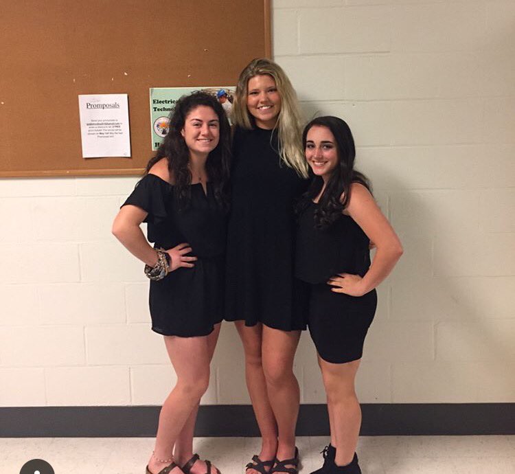 MourmourasMegan's tweet photo. happy bday @GilliamEliza !!!!! thanks for always cracking me up and literally saving us on the field💖💖💖💖💖 #youboob #clear #awesome https://t.co/X0KDxAz6La
